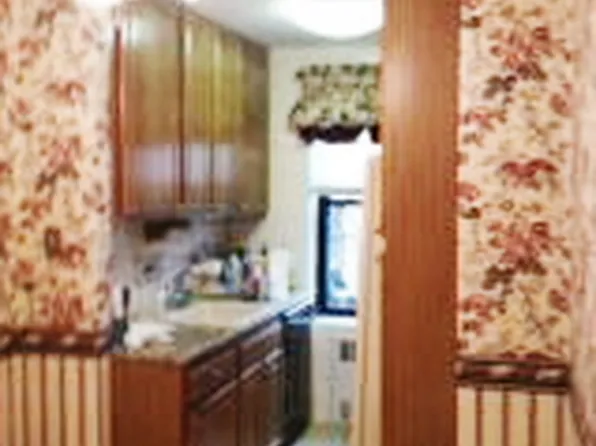 2209 Knapp Street image 1 of 4