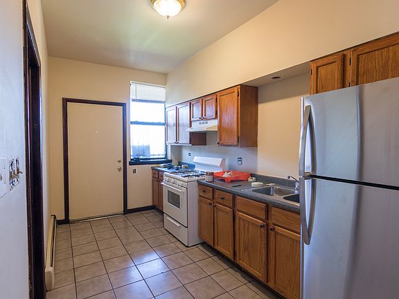 2nd image of 5852 S King Dr #3