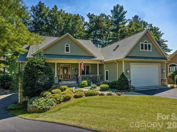 151 Shadowleaf Dr, Hendersonville, NC 28739