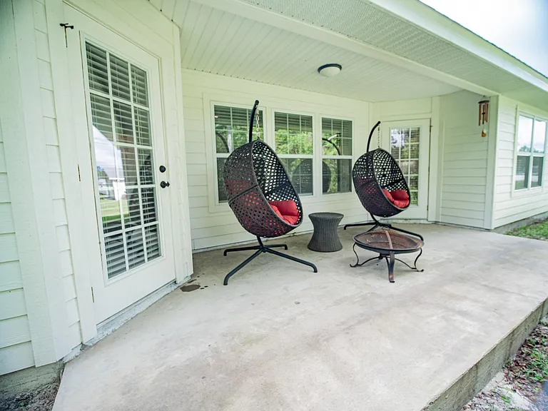 315 SE Lindale Gln — Photo 50
