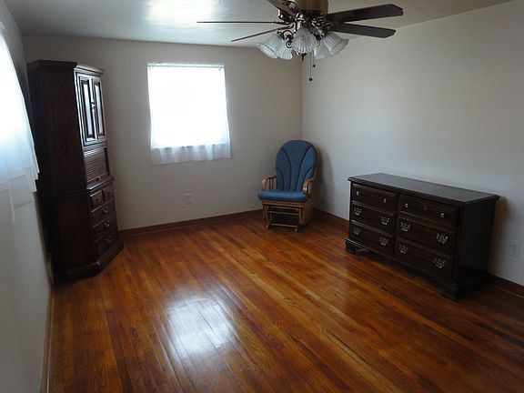 Spacious Master Bedroom - gorgeous floors & walk in closet!