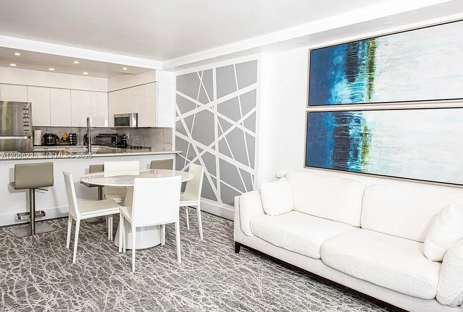 401 Ocean Dr — Photo 2