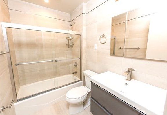 2nd image of 2535 38th St APT 1R