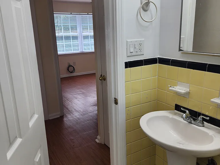 402 NW 35th Ter — Photo 34