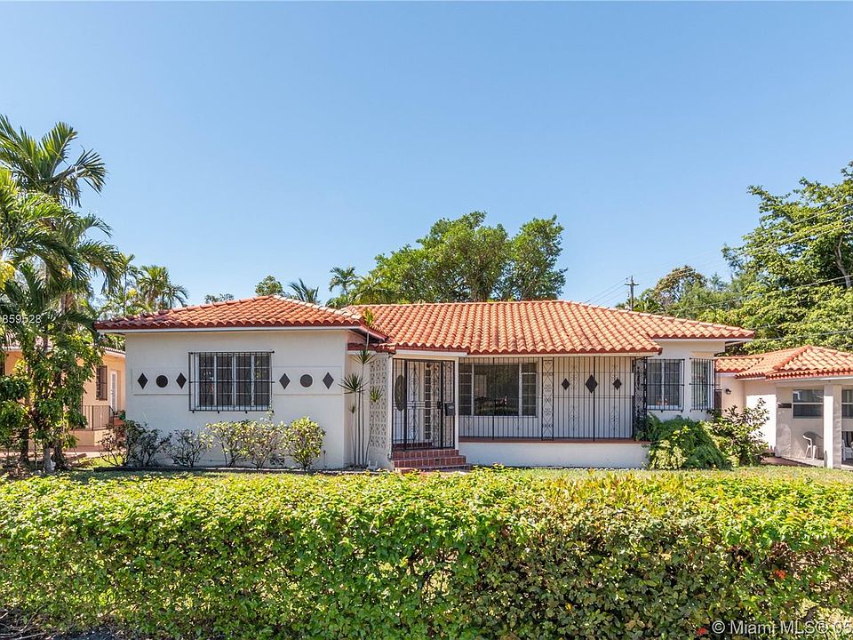 1st image of 22 S Royal Poinciana Blvd #0
