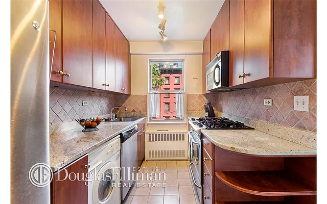 Sold by Douglas Elliman | media 26