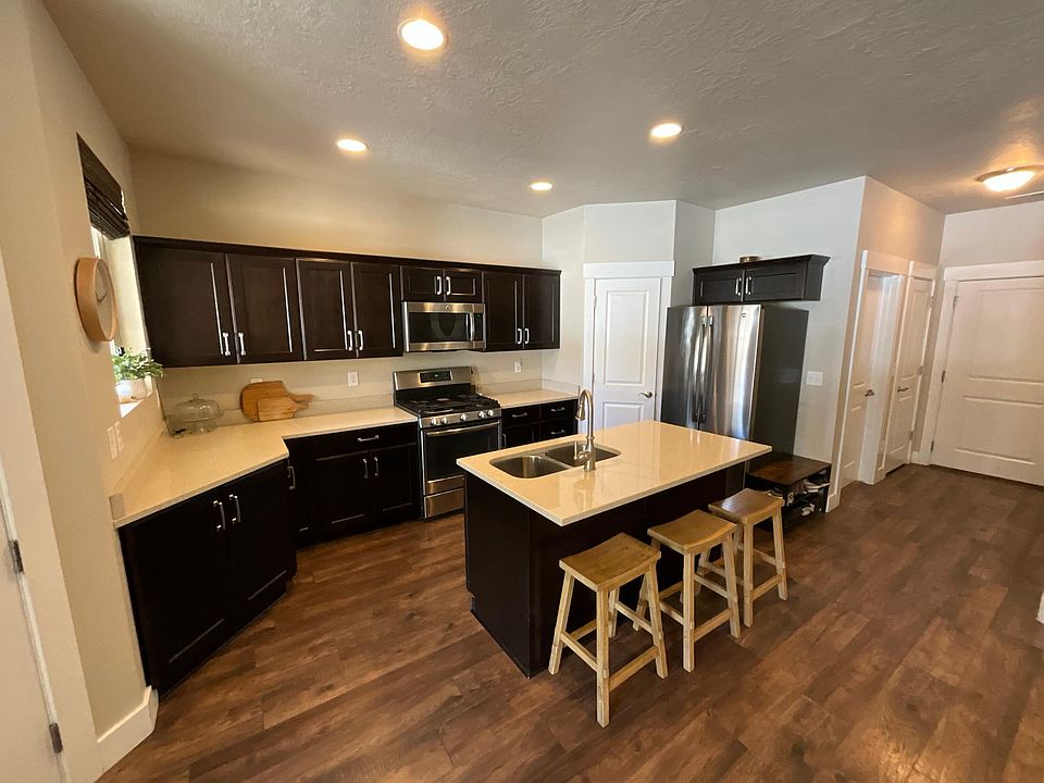 1st image of 358 E Vancott Way