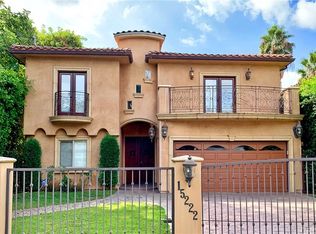 15222 Hartsook St, Sherman Oaks, CA 91403