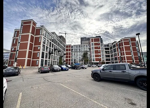 410 King St W Photo 1