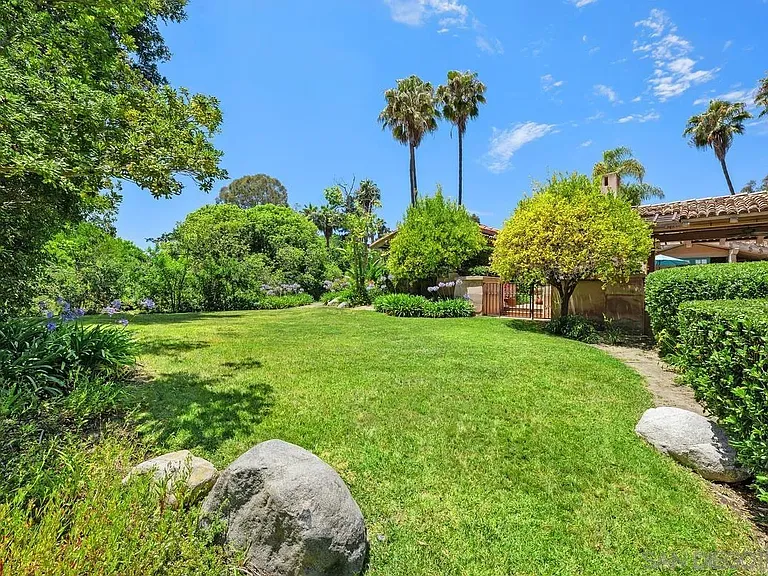 17240 Avenida De Acacias — Photo 42
