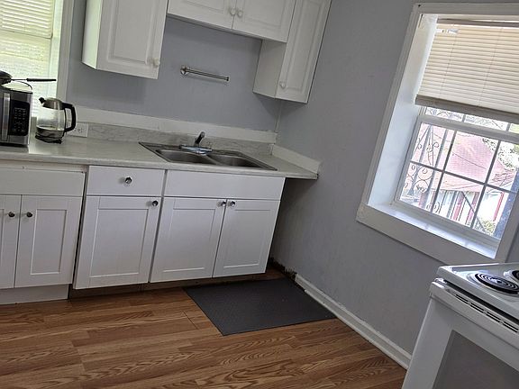 2nd image of 5 1/2 Walker St