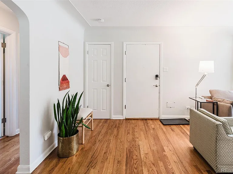 565 Winona Ct — Photo 9