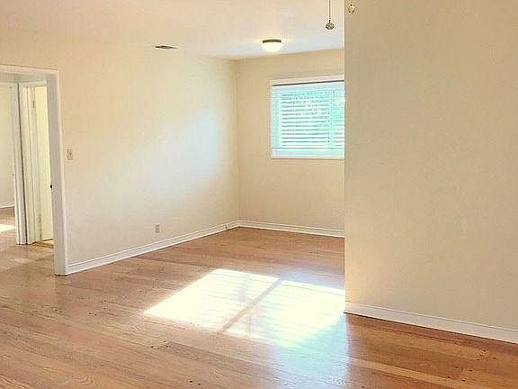 5th image of 23007 Parkwood Dr