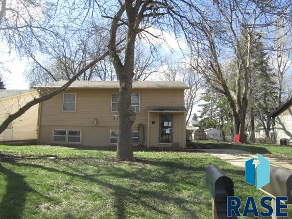 605 E Maple St, Harrisburg, SD 57032