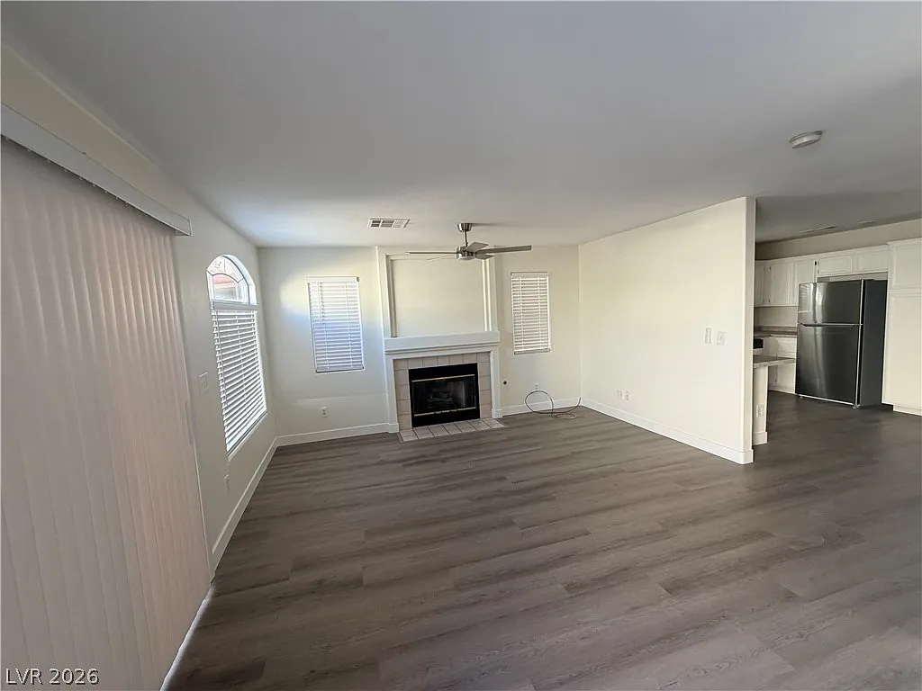 3 bed, 2.5 bath, 1468 sqft, $1,900 — Photo 3