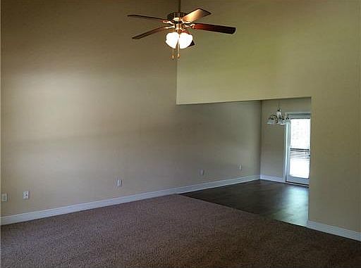3rd image of 10614 Roundhill Dr