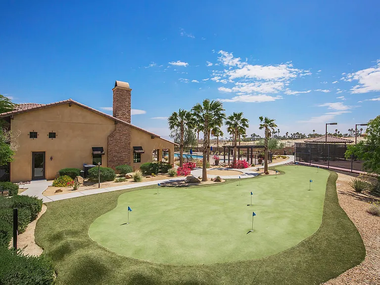 Vineyards at Palm Desert Apartment Homes — Photo 8