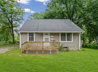 7504 E 49th St, Kansas City, MO 64129