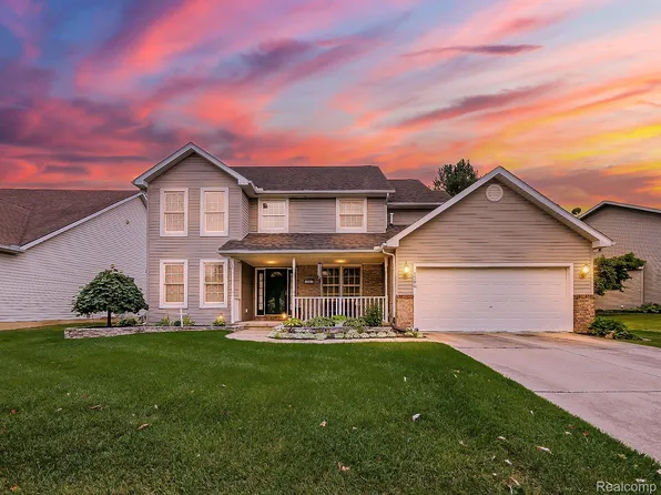 1394 Middlewood Dr, Saline, MI 48176