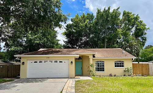 218 Maple Ave Photo 1