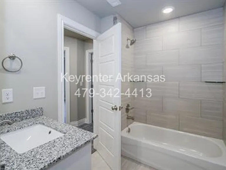 604 E Osage Trce — Photo 14