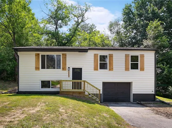 8263 Barnett Ave, Kansas City, KS 66112