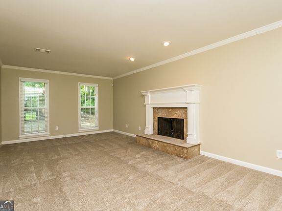 3rd image of 320 Sumter Dr