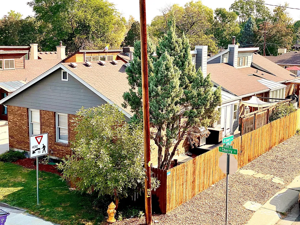 1996 S Cherry St