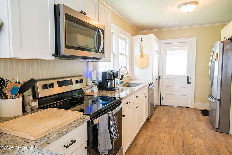 3rd image of 6 Cottage Place