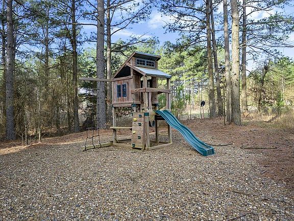 3rd image of 318 Camp Ranch Rd