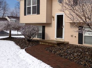 308 Pinewood Dr, Camillus, NY 13031