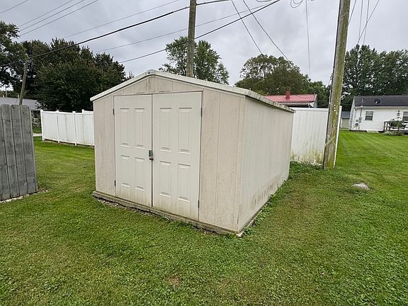 2nd image of 605 Linlawn Dr