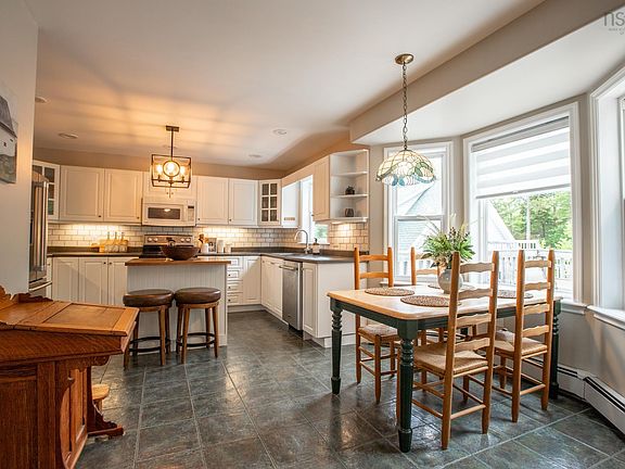 5th image of 38 Trevor Ave