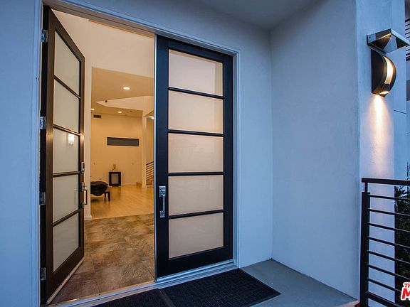 3rd image of 4085 S Cloverdale Ave
