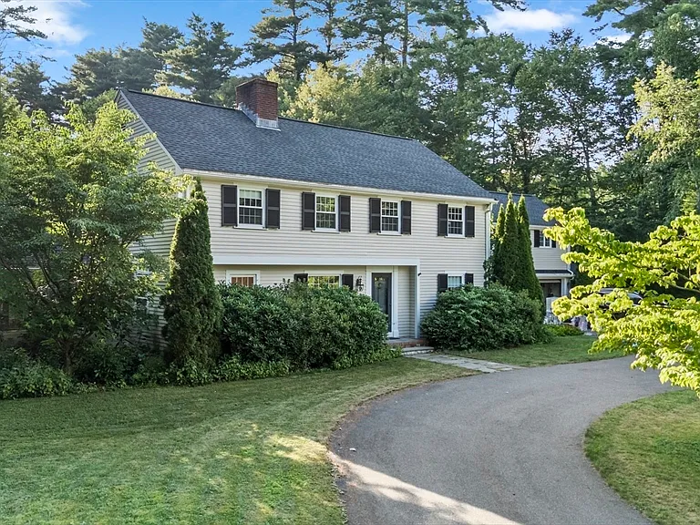 131 Montvale Rd — Photo 1