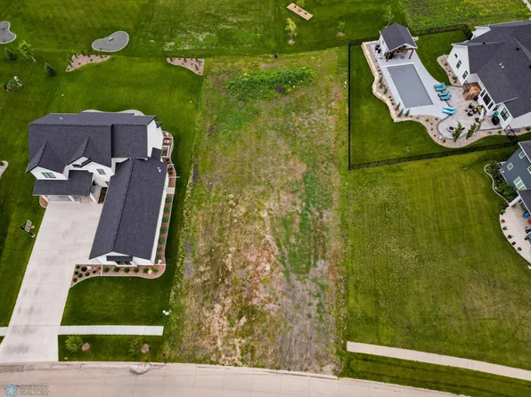 2408 McLeod Dr E, West Fargo, ND 58078