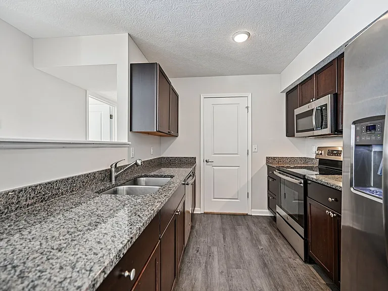 Latham Apartments — Photo 26