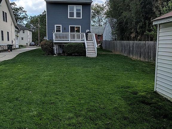 Flat lot, deck w dry storage