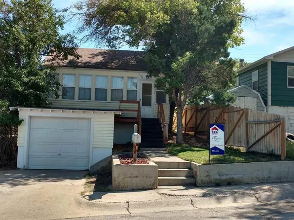 104 E Walnut St, Rawlins, WY 82301