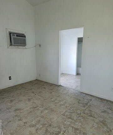 5th image of 823 Venice St #8