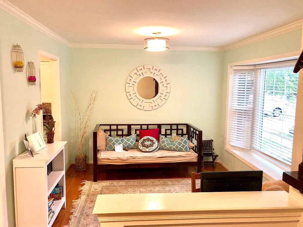 Sitting room / dining room with bay window - 6477 Silver Ridge Cir