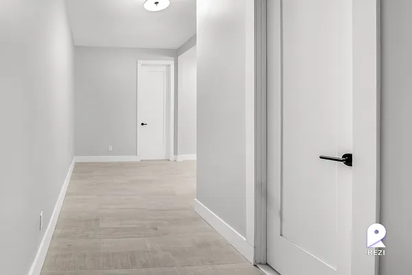 Rented by REZI | media 18