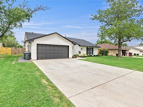 2nd image of 2806 Celinda Cir