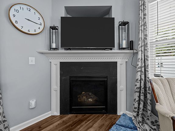 5th image of 153 Deacon Ridge St