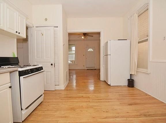 3rd image of 1465 N Leavitt St APT 2R