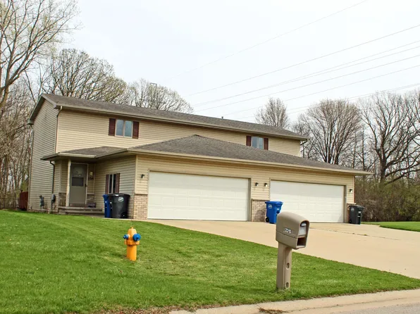2313 Meadow Green Dr, Neenah, WI 54956