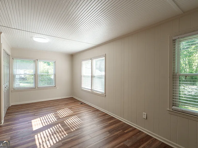 243 Boulevard #B — Photo 21