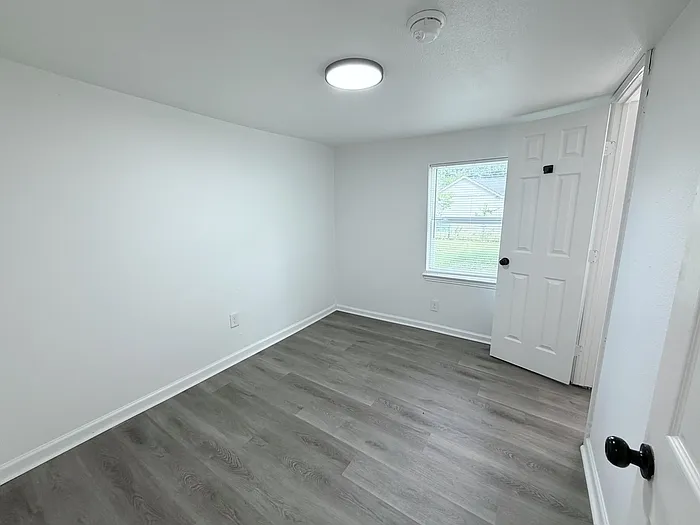 914 Locust St — Photo 6