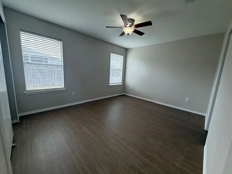 15209 Parrish Ln — Photo 8