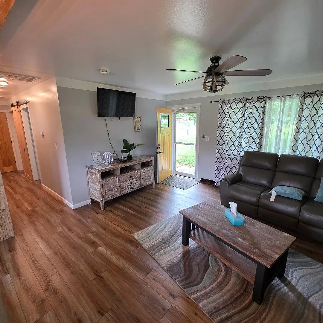 5559 N Round Barn Rd — Photo 2